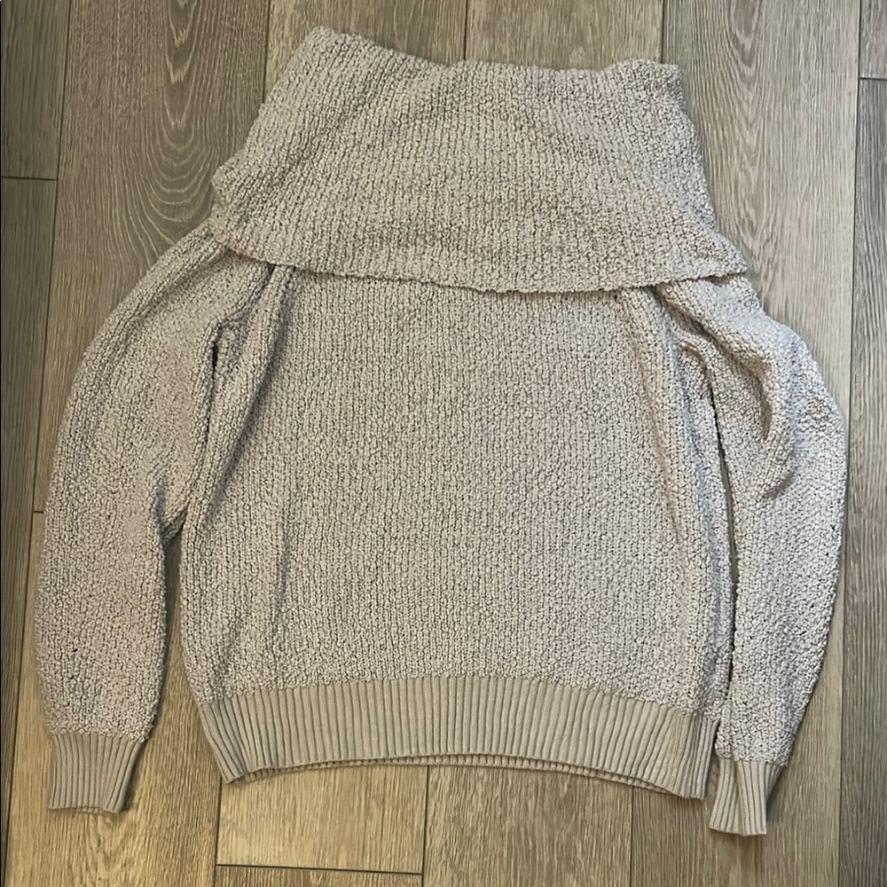 Women’s Off the shoulder -
Cozy Light Grey Knit Sweater
